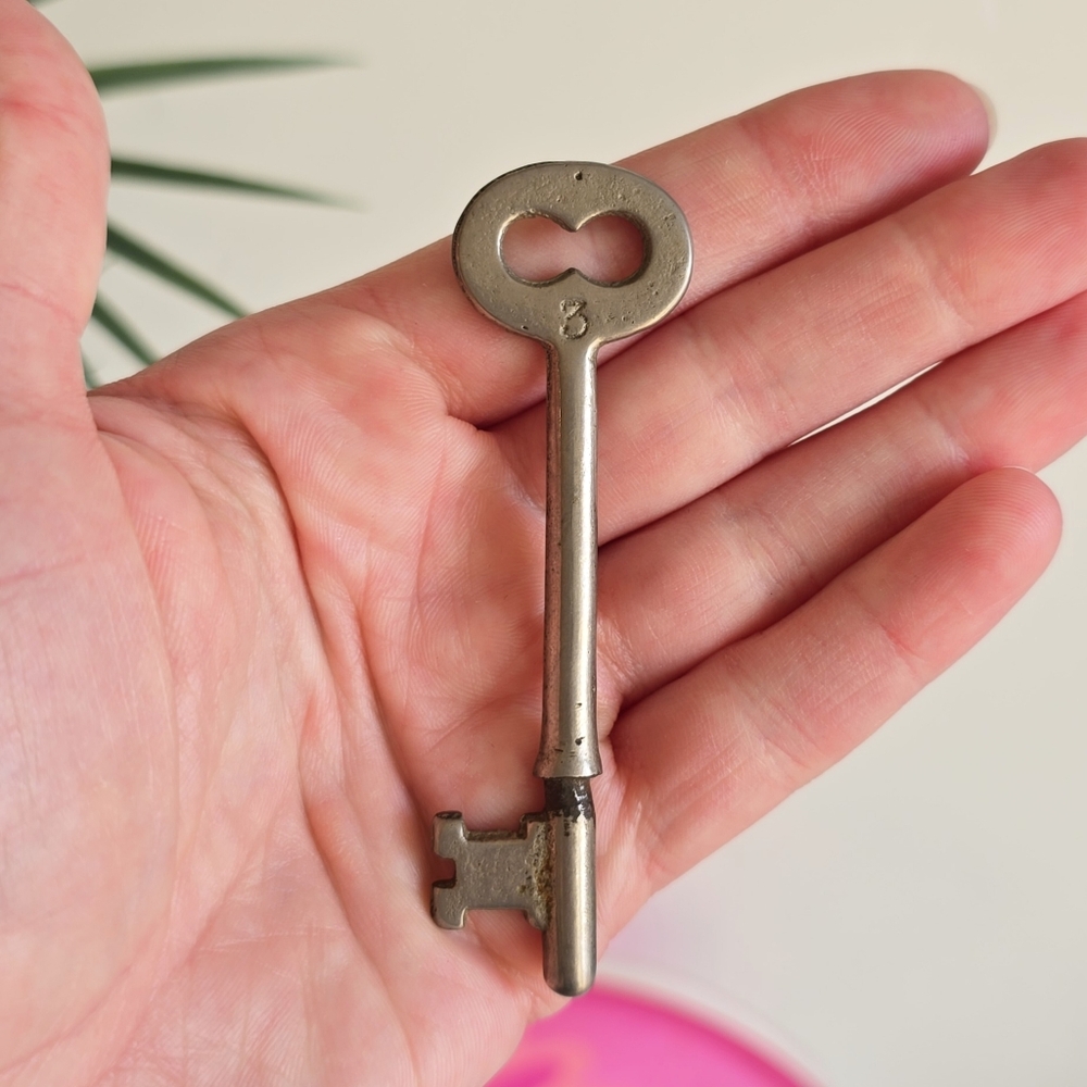 3 1/8" #3 Antique Skeleton Key w Stamped 3 on Bow Solid Barrel Silver Finish